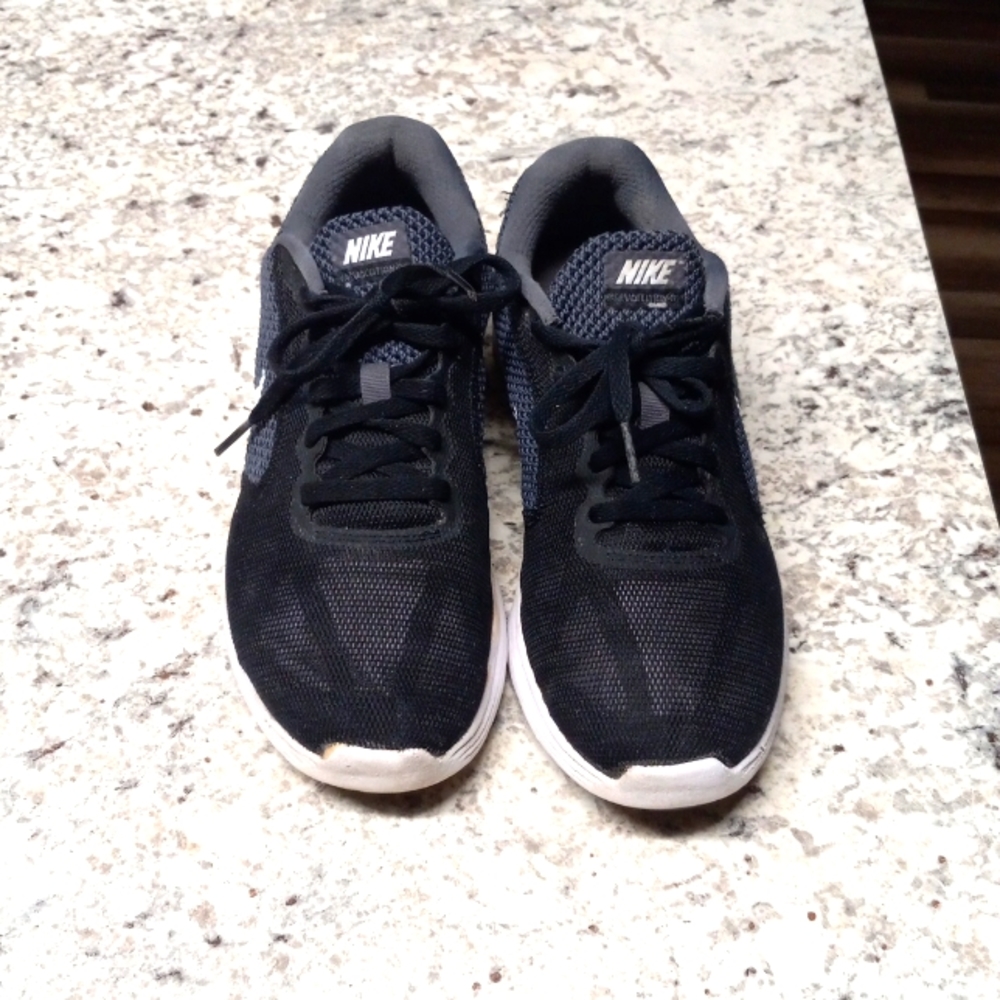 Women Nike Revolution